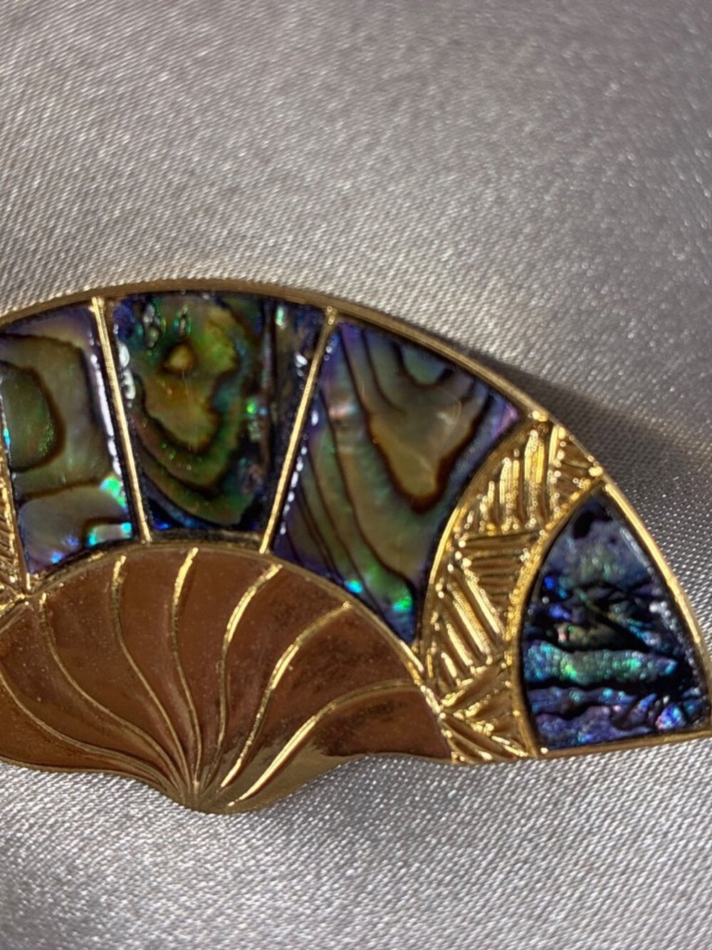 Vintage Don-Lin Abalone Shell Fan Brooch Gold Tone Signed 2.25" - Picture 5 of 9